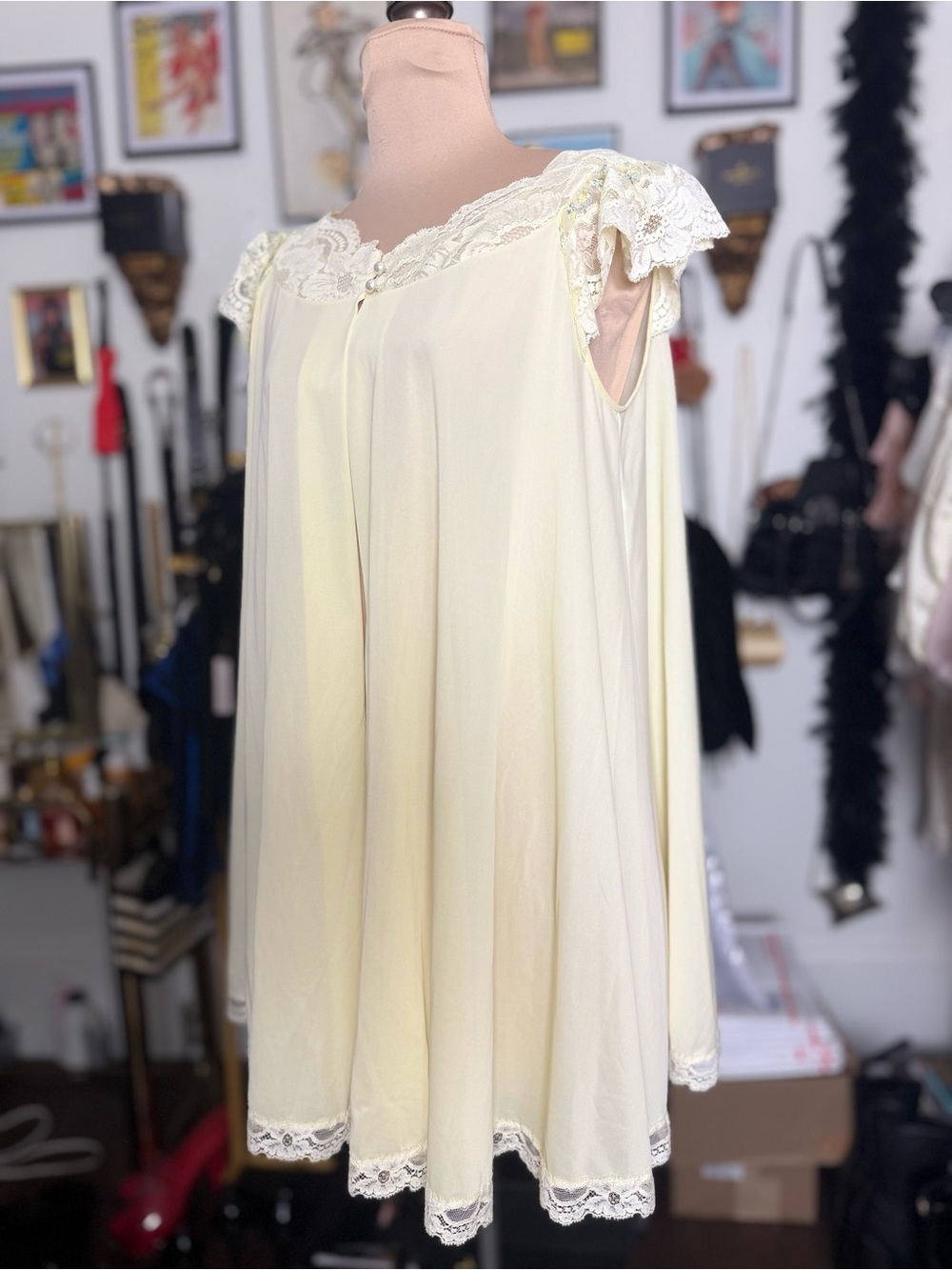 Vintage 1960’s 1970’s Pastel Yellow Babydoll Bed Jacket Robe Dressing Gown - Picture 4 of 6